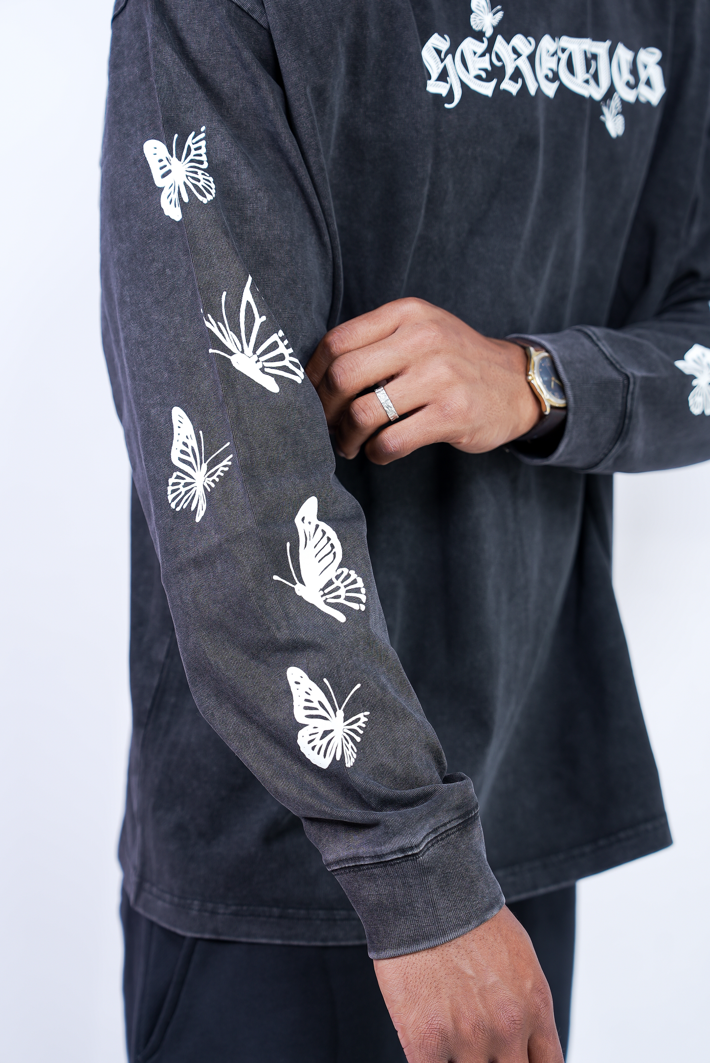 HOLLOW MONARCH LONGSLEEVE (OLD)