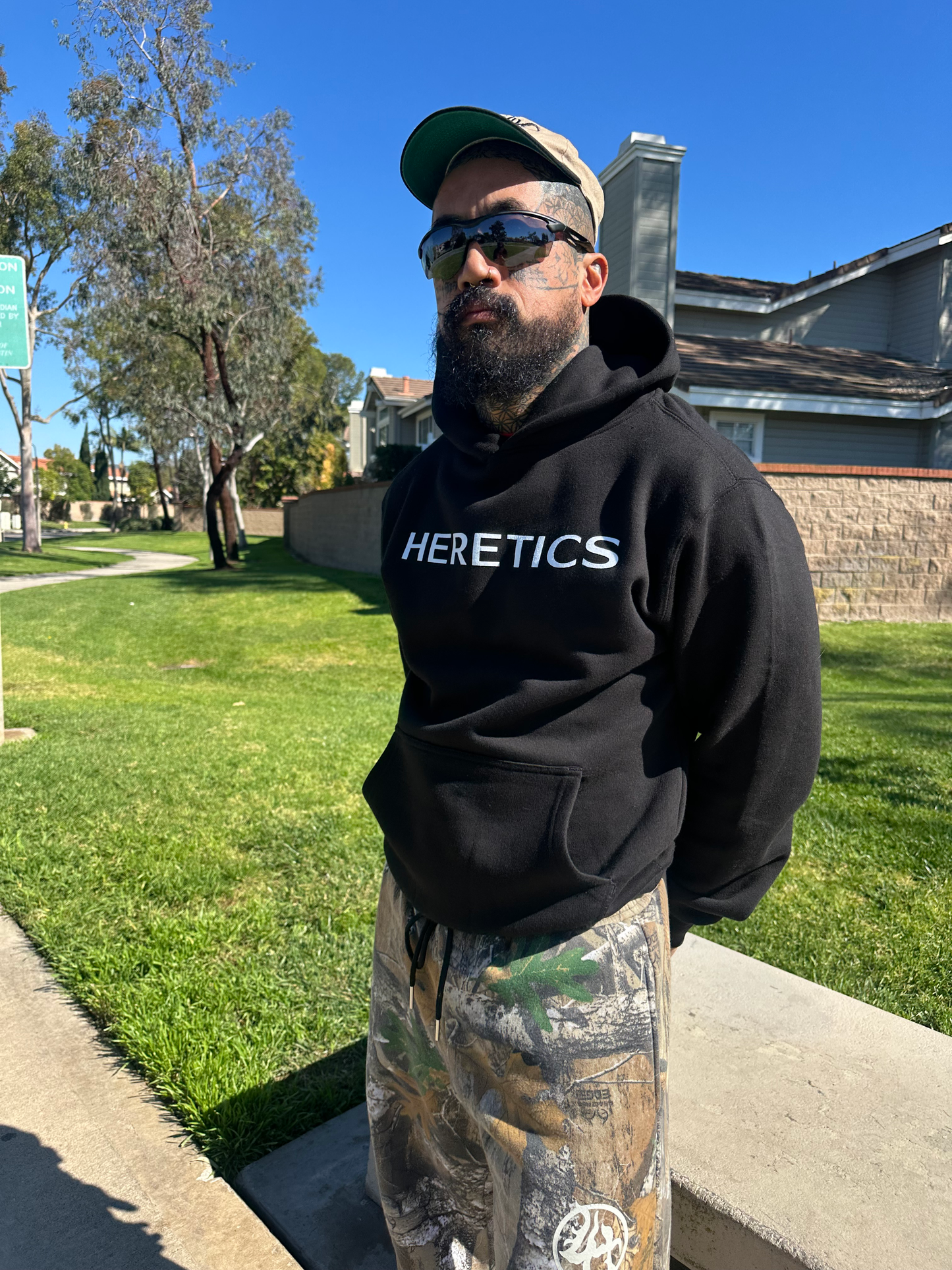 ESSENTIAL SAINT HOODIE