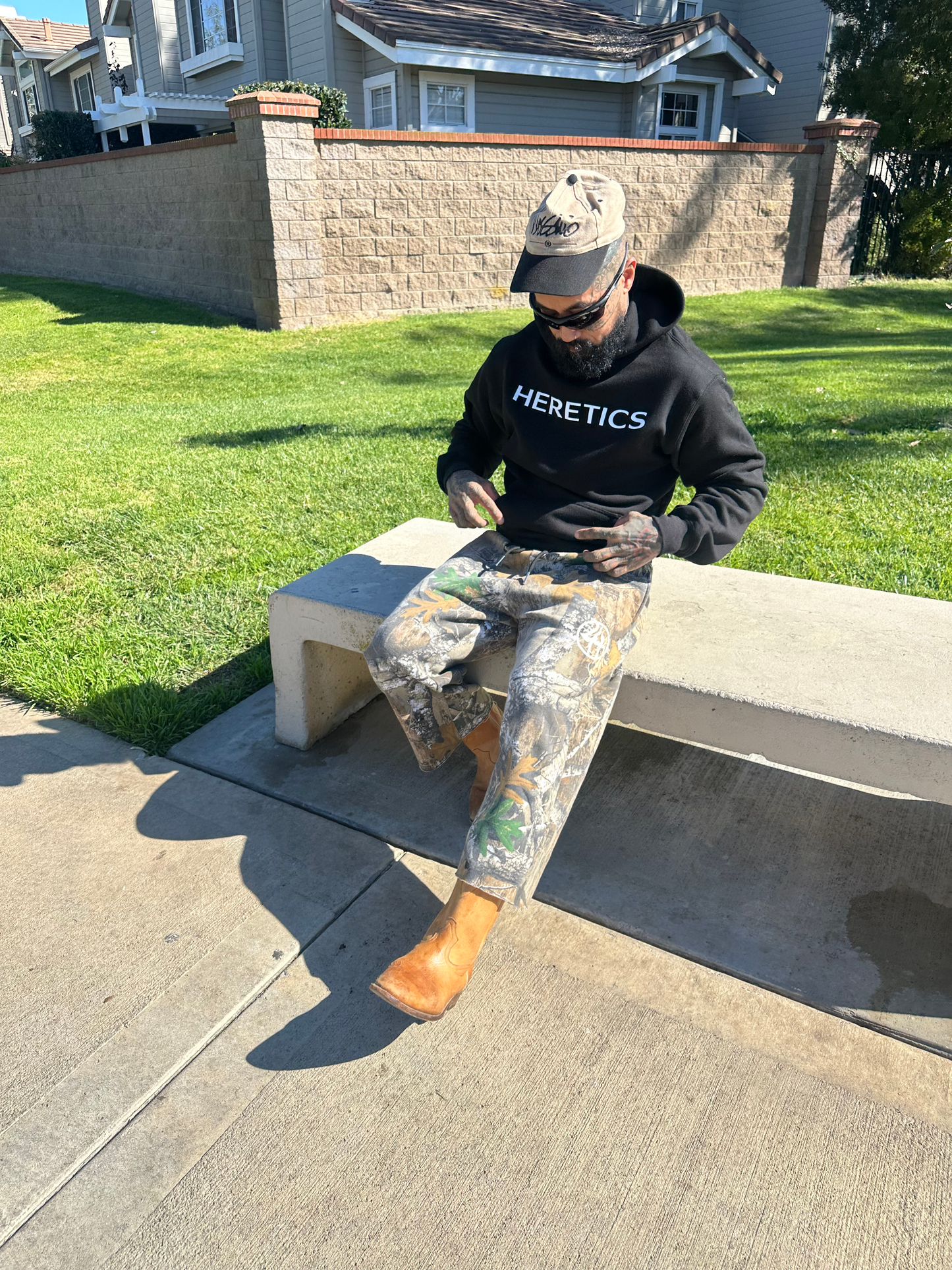ESSENTIAL SAINT HOODIE