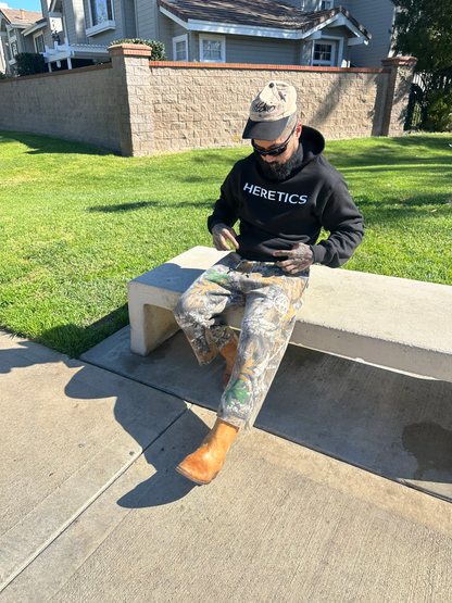 ESSENTIAL SAINT HOODIE