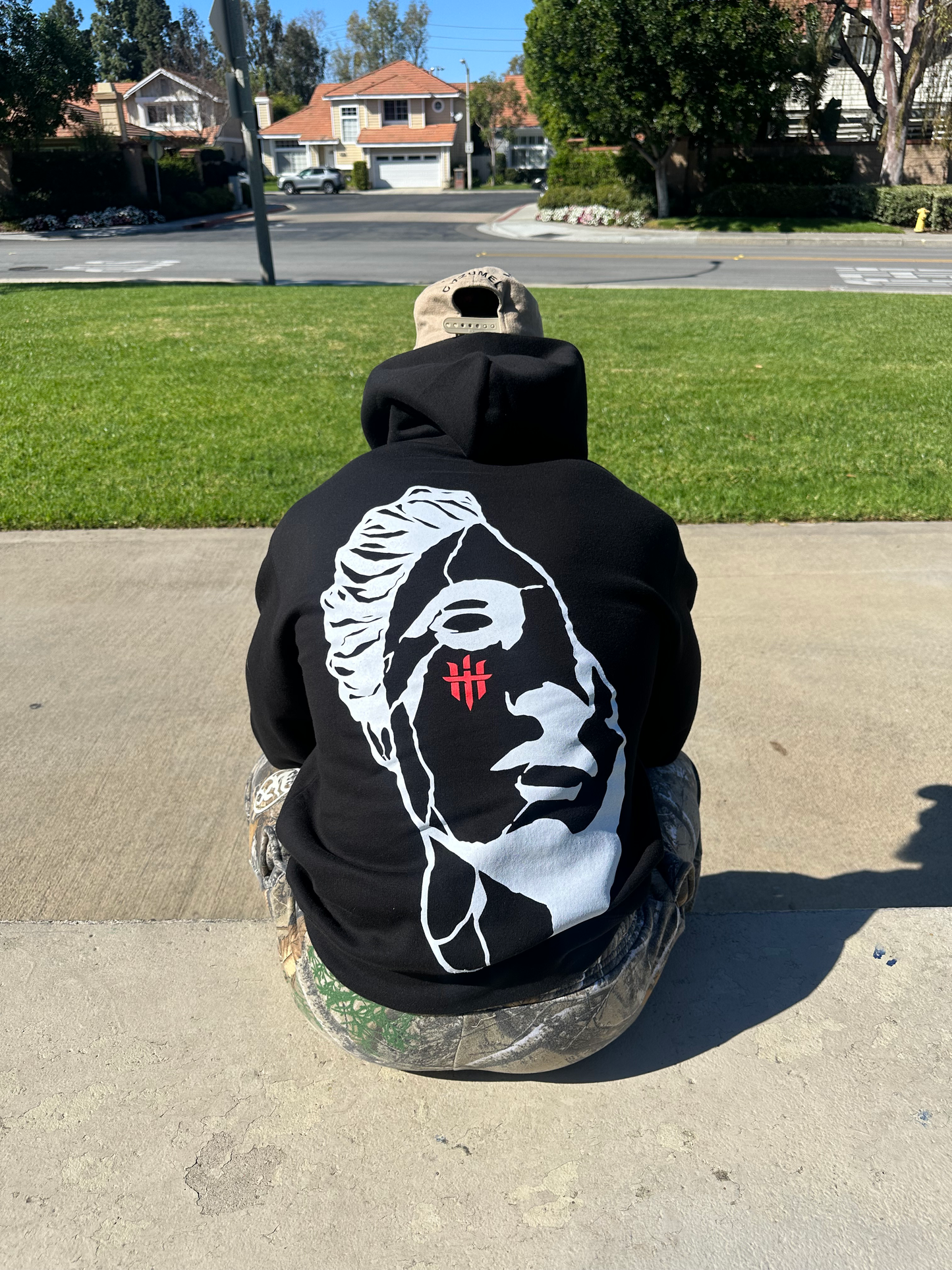 ESSENTIAL SAINT HOODIE